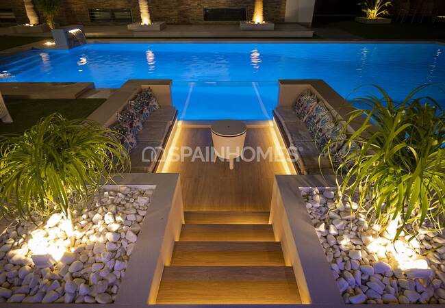 Stylish House with Luxurious and Spacious Design in Albacete 23