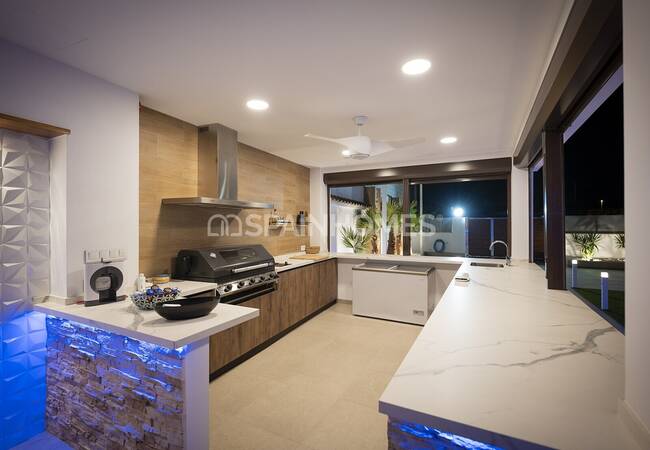 Stylish House with Luxurious and Spacious Design in Albacete 26