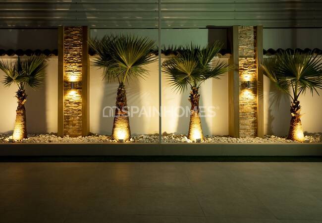 Stylish House with Luxurious and Spacious Design in Albacete 28