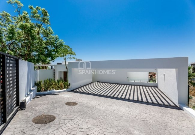 Málaga Benahavís'da Modern ve Lüks Tasarımlı Villalar 10