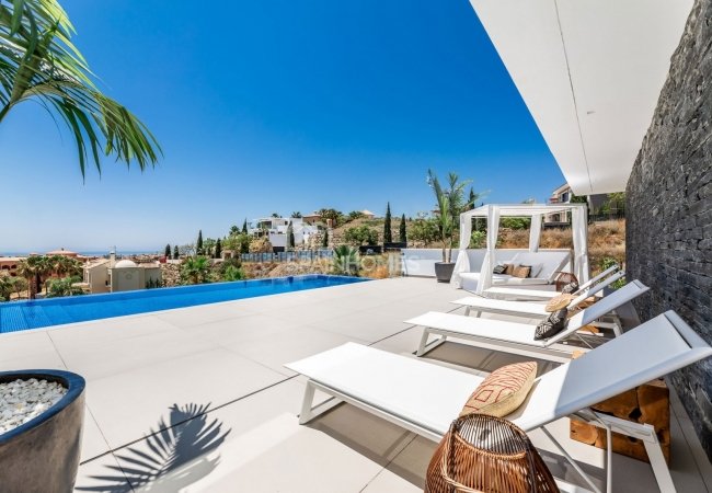 Málaga Benahavís'da Modern ve Lüks Tasarımlı Villalar 8