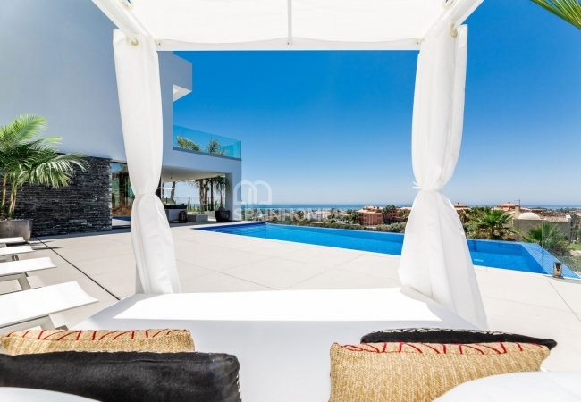 Málaga Benahavís'da Modern ve Lüks Tasarımlı Villalar 9