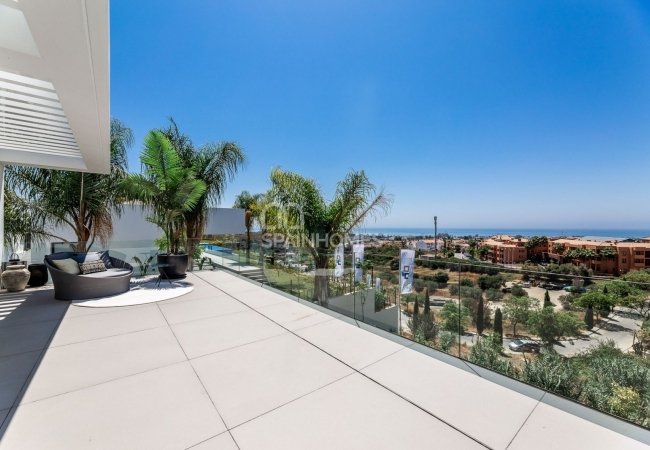 Málaga Benahavís'da Modern ve Lüks Tasarımlı Villalar 3