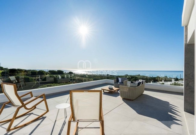 Marbella'da Özel Havuzlu ve Teraslı Lüks Evler 2