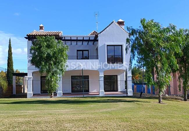 Furnished Golf Villas in the Magnificent Holiday Town Estepona