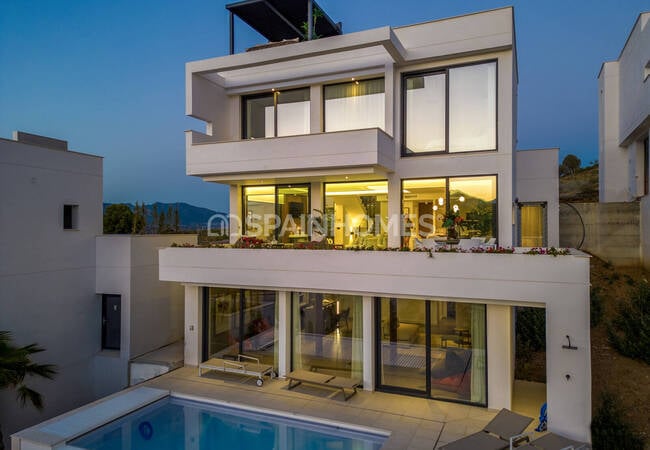 Newly-built Villas Within Walking Distance of Amenities in Mijas 1