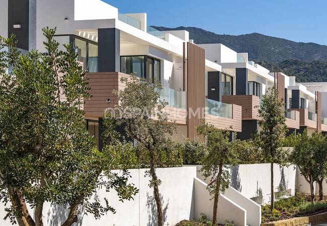 Marbella’da Özel Yüzme Havuzlu ve Bahçeli Lüks Villalar 4