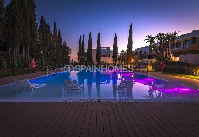 Marbella’da Özel Yüzme Havuzlu ve Bahçeli Lüks Villalar 10