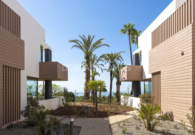 Marbella’da Özel Yüzme Havuzlu ve Bahçeli Lüks Villalar 7