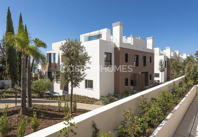 Marbella’da Özel Yüzme Havuzlu ve Bahçeli Lüks Villalar 5