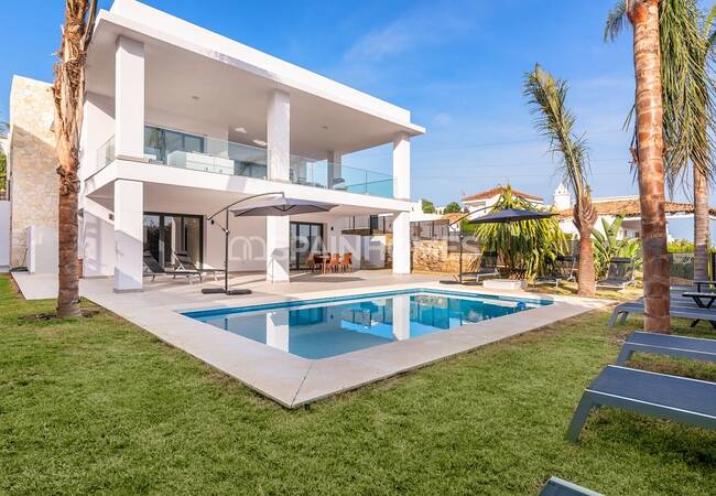 Villa De 5 Dormitorios Con Buenos Materiales En Benalmádena 3