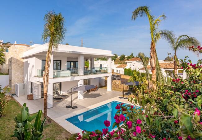 Modern Villas Built with Quality Materials in Benalmadena 1