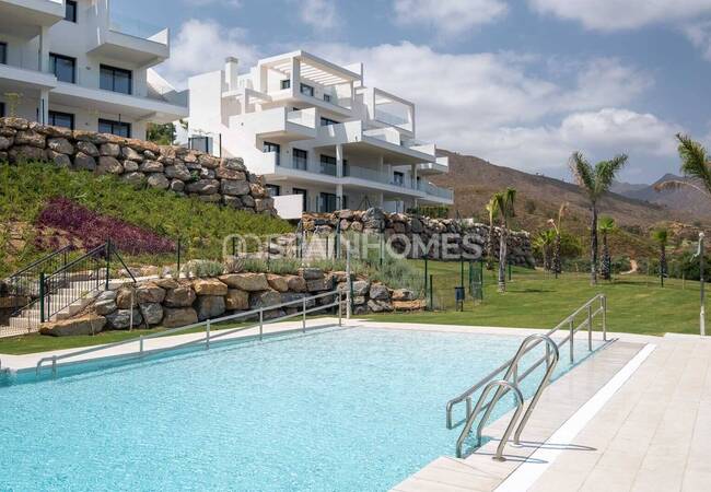 Mijas'ta Güvenlikli Site İçinde Avantajlı Konumlu Golf Daireleri 8