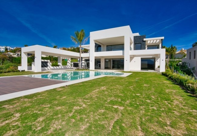 Deluxe Villa Within a Prestigious Urbanization in Benahavis 4