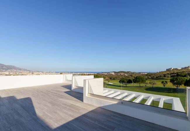 Mijas Costa'da Golf Sahası Yanında Deniz Manzaralı Villalar 1