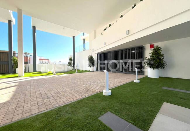 Apartments with Spacious Terraces and Sea View in Fuengirola 11