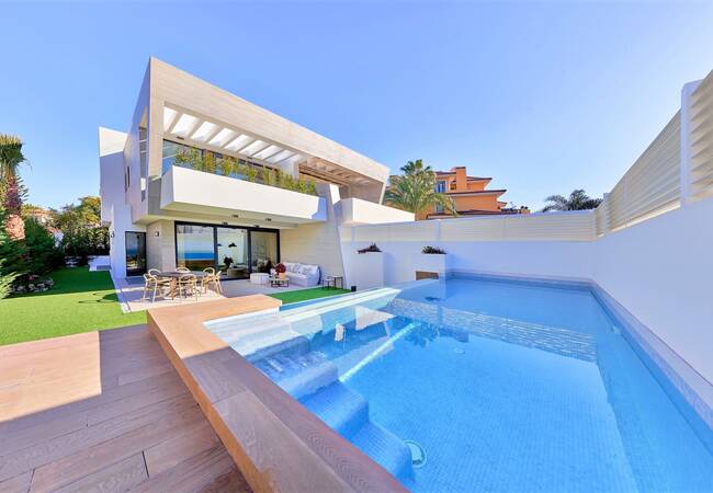 Well-located Luxury Contemporary Villas in Marbella Costa Del Sol 1