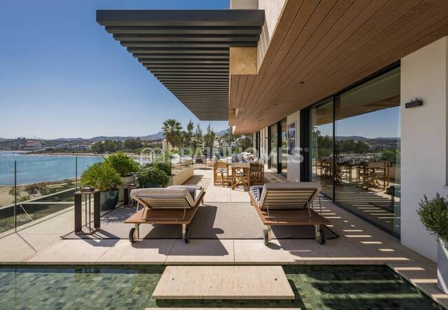 Unique Beachfront Project in Estepona with Luxury Apartment 2