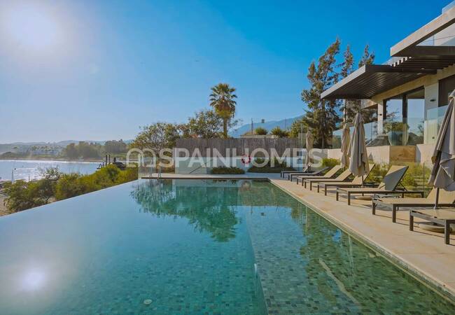Unique Beachfront Project in Estepona with Luxury Apartment 4
