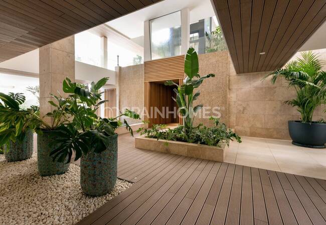 Unique Beachfront Project in Estepona with Luxury Apartment 11