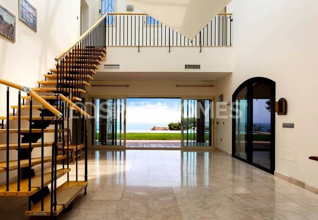 Отдельная Вилла с Видом на Море в Хорошем Месте Бенальмадены 12