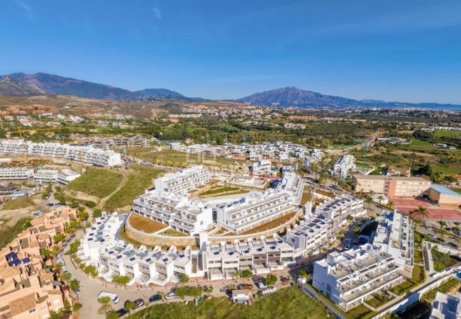 Well-situated Modern Apartments with Sea Views in Estepona 2