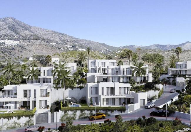 Mijas'ta Avantajlı Konumda Deniz Manzaralı Müstakil Villalar 2