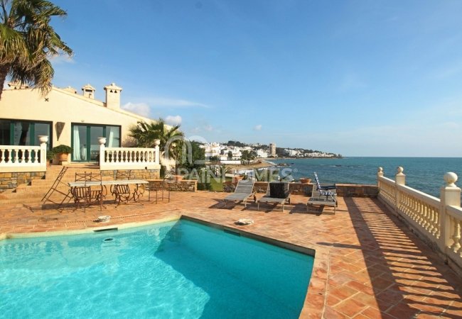 Fantastically Located Beachfront Prestigious Villa in Mijas 2