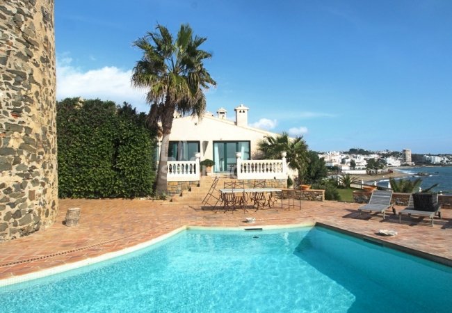 Fantastically Located Beachfront Prestigious Villa in Mijas 14