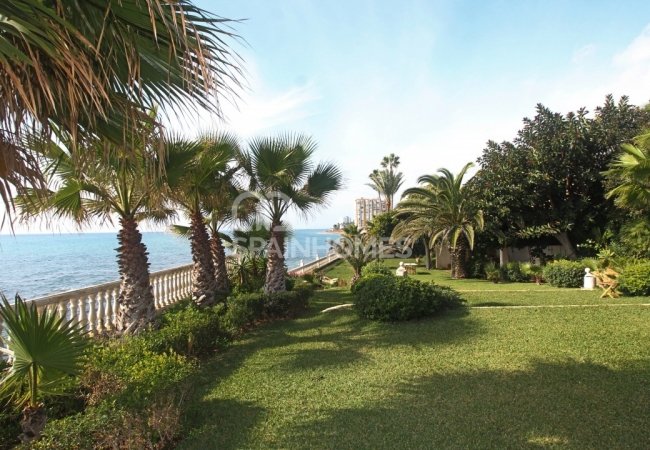 Fantastically Located Beachfront Prestigious Villa in Mijas 15