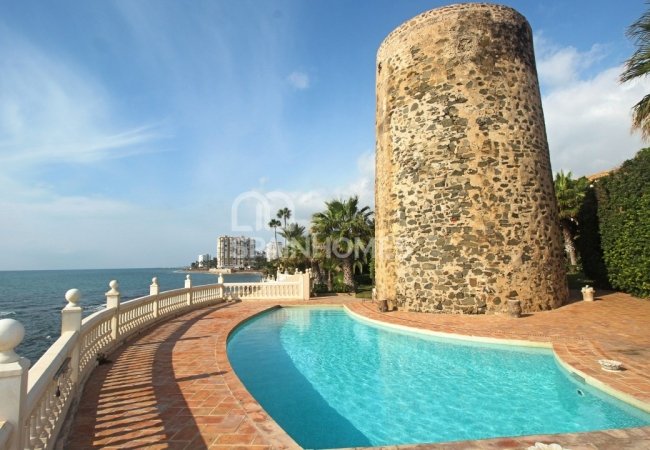 Fantastically Located Beachfront Prestigious Villa in Mijas 4