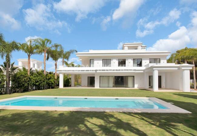 Fantastically Located Villas in a Sought After Area of Marbella 1
