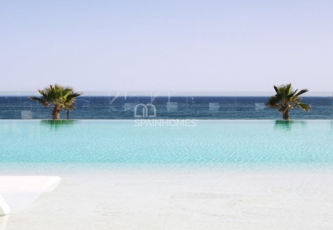 Estepona'da Avantajlı Konumda Deniz Manzaralı Lüks Daire 4