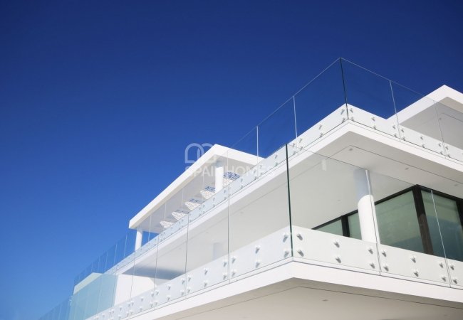 Estepona'da Avantajlı Konumda Deniz Manzaralı Lüks Daire 8