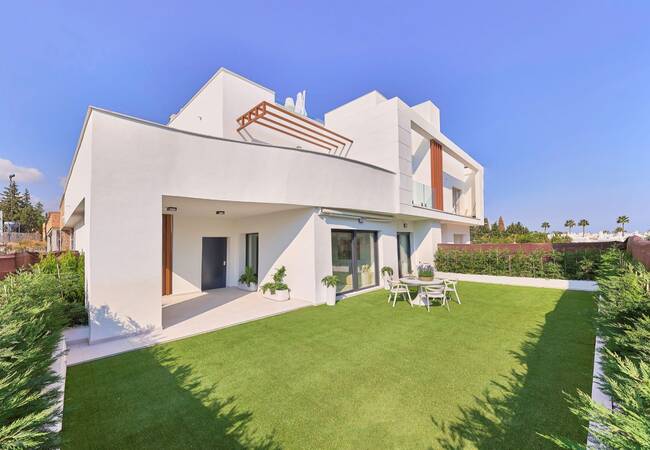 Modern Townhouses Close to Amenities in Estepona 1