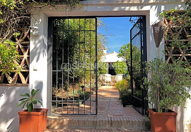 Fuengirola'da Avantajlı Konumda Tropikal Meyve Bahçeli Villa 12