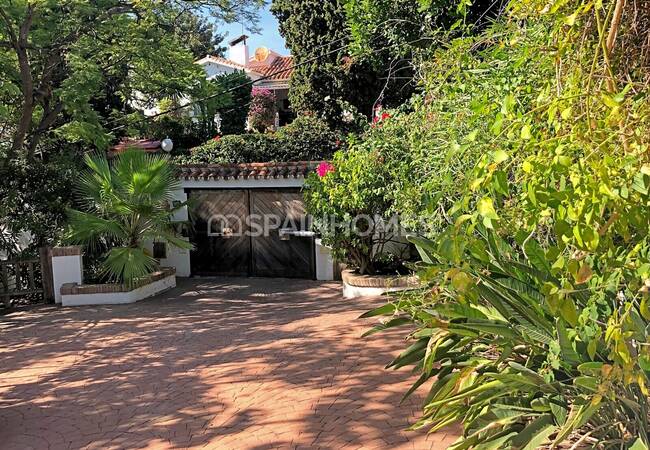 Fuengirola'da Avantajlı Konumda Tropikal Meyve Bahçeli Villa 11
