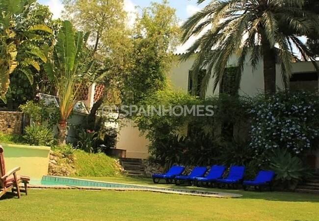 Fuengirola'da Avantajlı Konumda Tropikal Meyve Bahçeli Villa 3