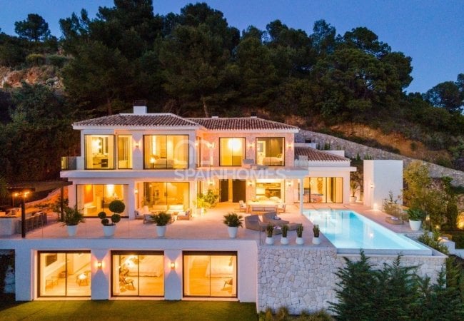 Well-located High-end House in Marbella's Prime Location 2
