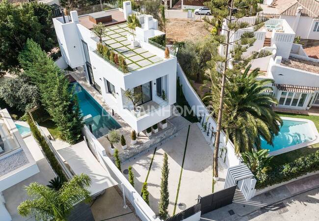 Villas De Prestigio Junto A La Playa En Venta En Marbella 1