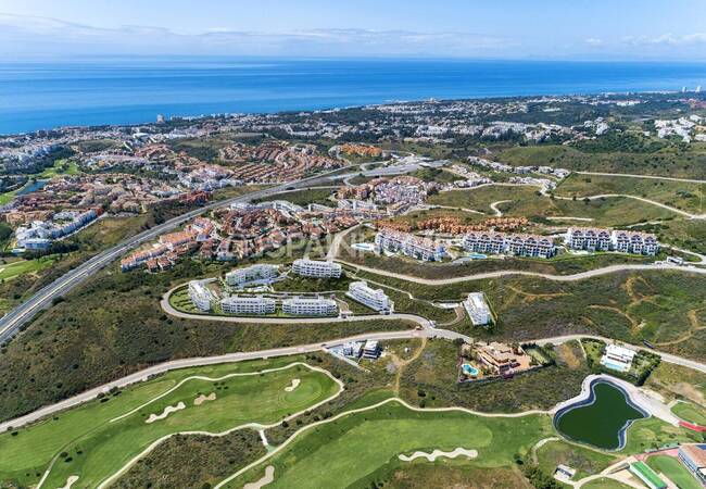 Golfside Properties in a Sought After Area of Mijas 2