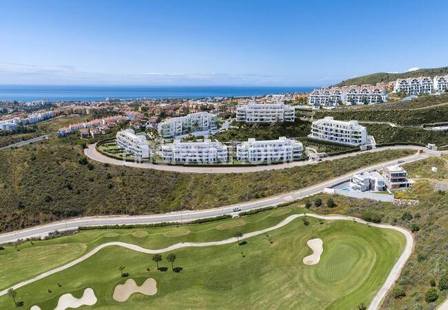 Golfside Properties in a Sought After Area of Mijas 1