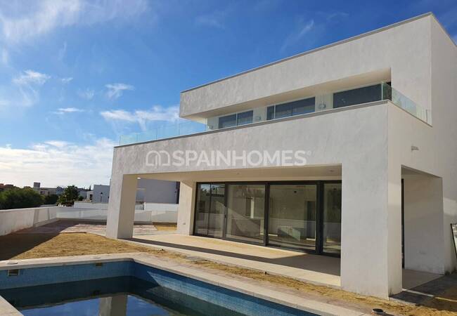 Manilva'da Marinaya Yakın Avantajlı Konumda Villalar 8