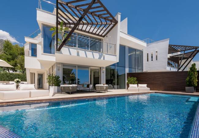 Perfectly Located Prestigious Villas in Marbella 1
