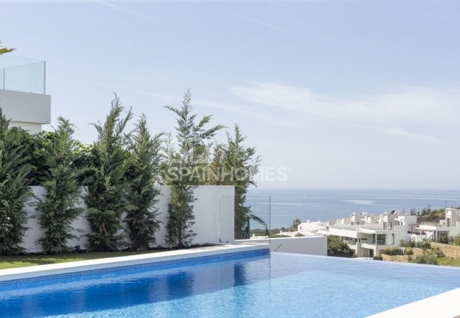 Marbella’da Avantajlı Konumda Taşınmaya Hazır Golf Villaları 12