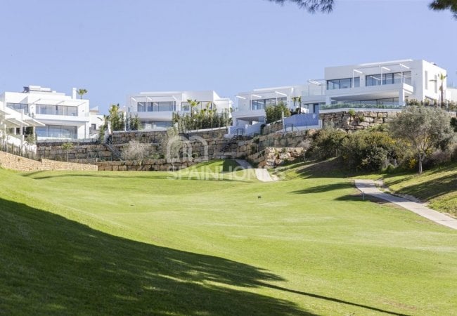 Marbella’da Avantajlı Konumda Taşınmaya Hazır Golf Villaları 3