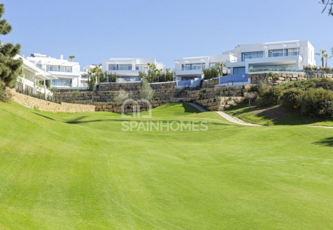 Marbella’da Avantajlı Konumda Taşınmaya Hazır Golf Villaları 4