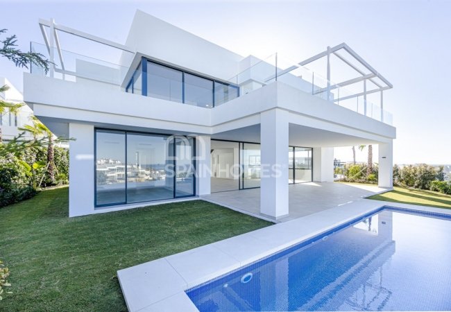 Marbella’da Avantajlı Konumda Taşınmaya Hazır Golf Villaları 8