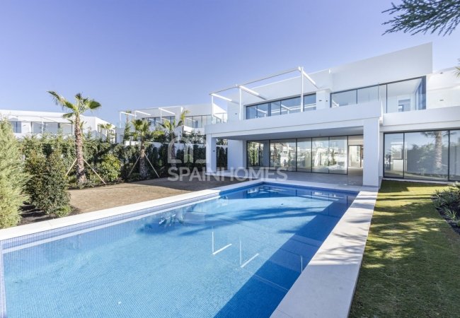 Marbella’da Avantajlı Konumda Taşınmaya Hazır Golf Villaları 9