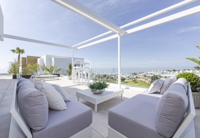 Marbella’da Avantajlı Konumda Taşınmaya Hazır Golf Villaları 10